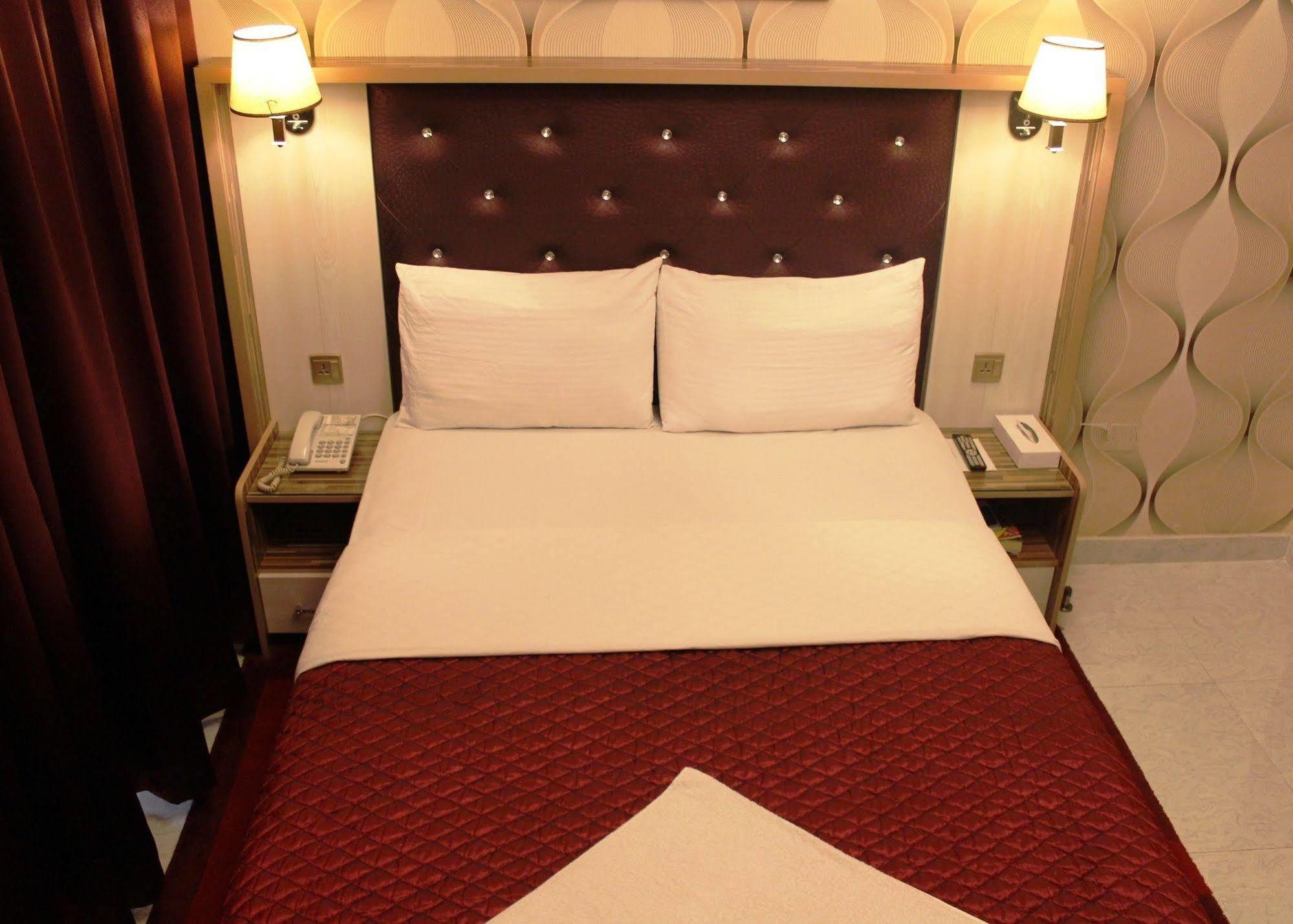 Sutchi Hotel Дубай Экстерьер фото