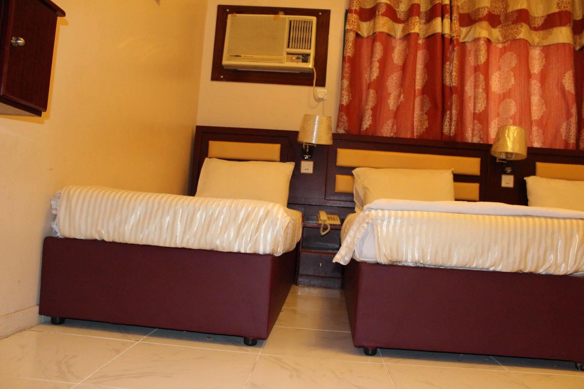 Sutchi Hotel Дубай Экстерьер фото