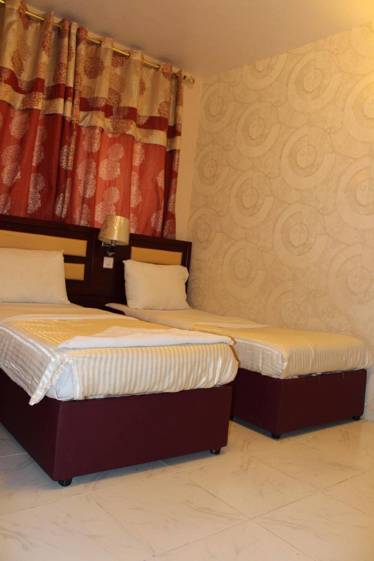 Sutchi Hotel Дубай Экстерьер фото
