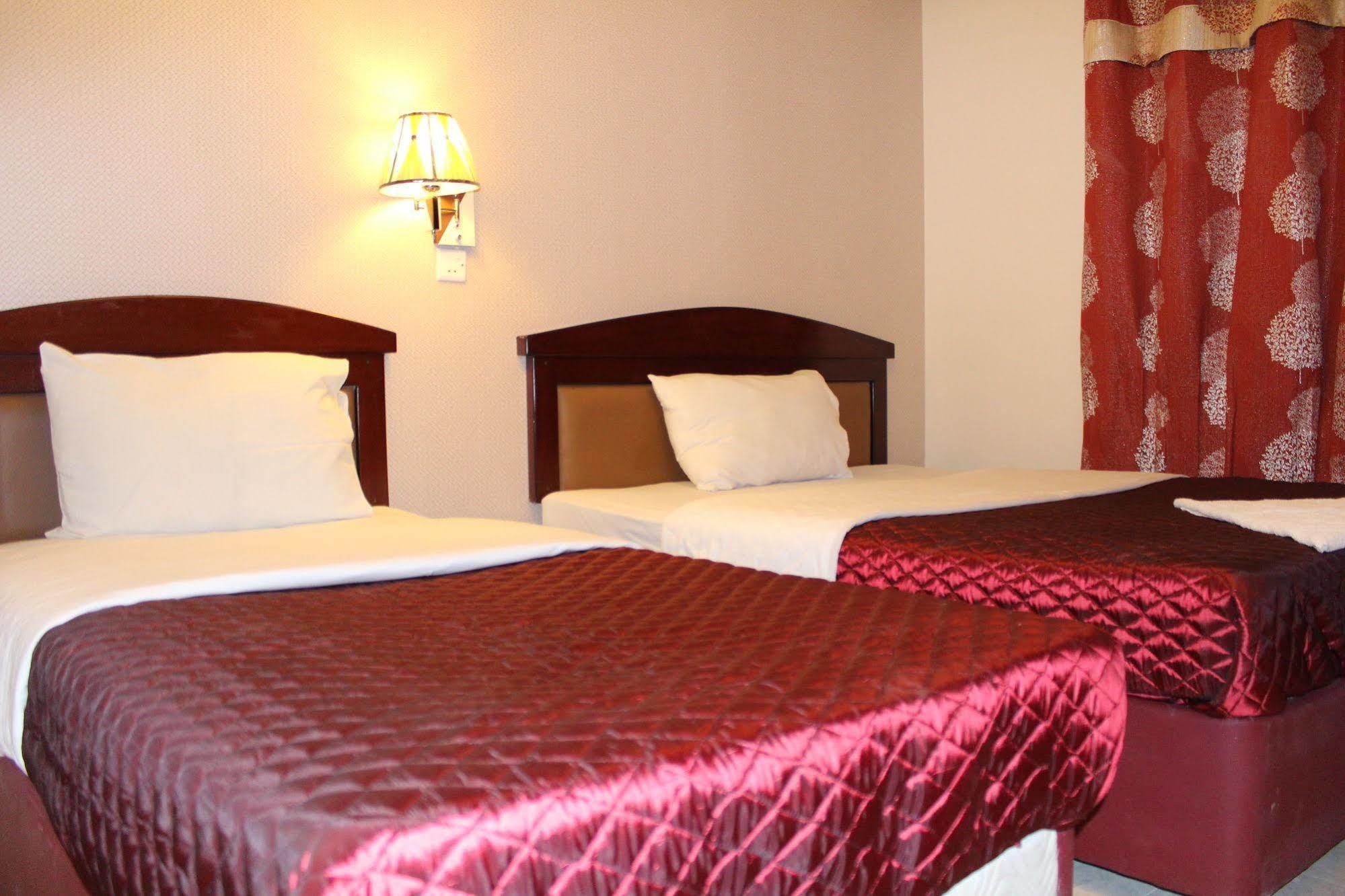 Sutchi Hotel Дубай Экстерьер фото